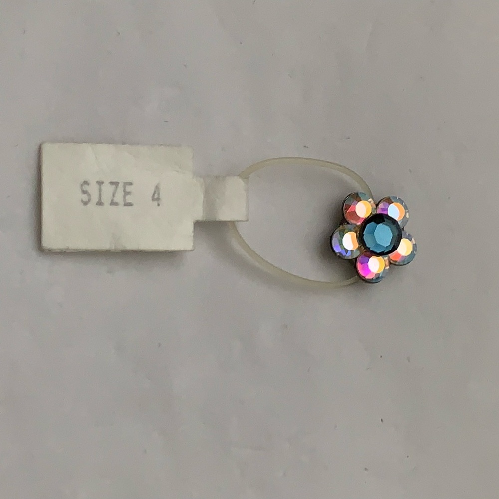 TOES BUNDLE (3) 2 Rhinestone Flower Toe Rings & 1 purple rhinestone stretch ring - Picture 10 of 13